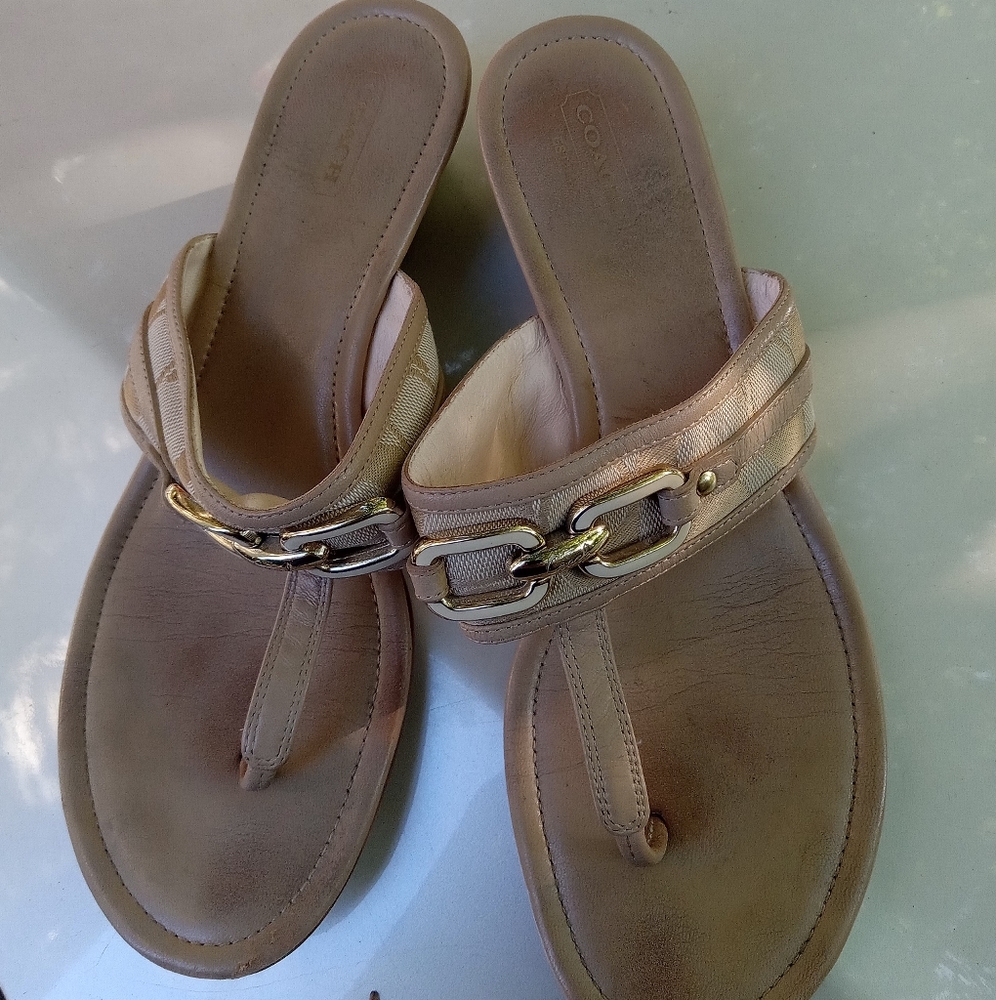 Coach Tan Signature C Thong Sandals leather soles Size 8